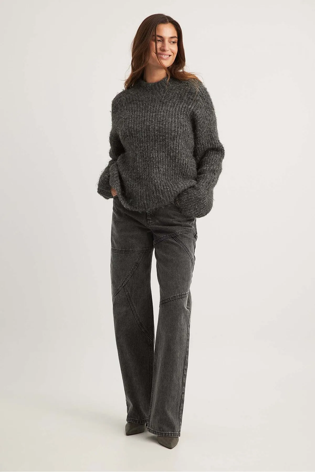 NA-KD  Lockere Jeans mit mittlerer Taille und Nahtdetails