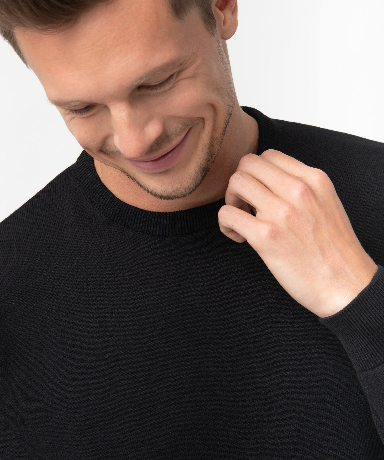 Pull homme à col rond en coton noir | GEMO