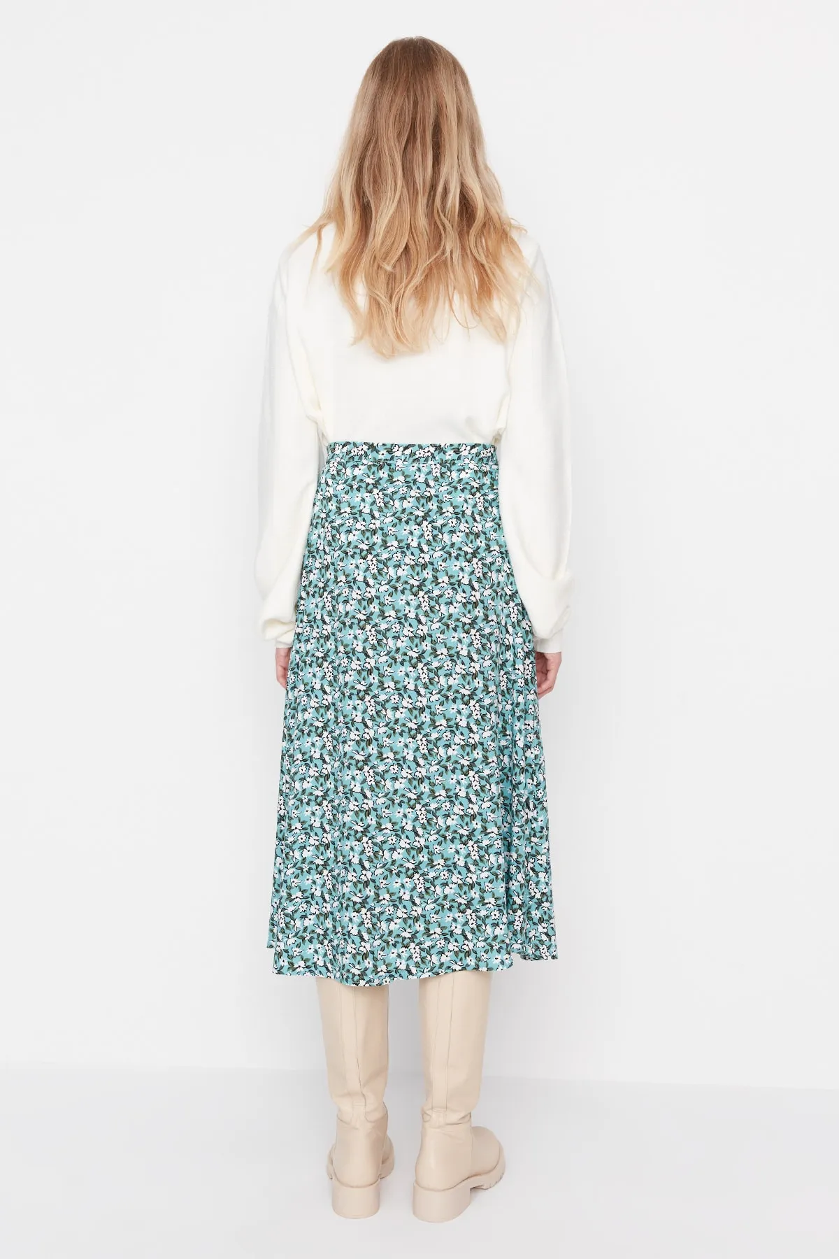 Trendyol Collection  Grüner gewebter Midirock aus Viskosestoff mit Schlitzdetail und Blumenmuster TWOSS20ET0230