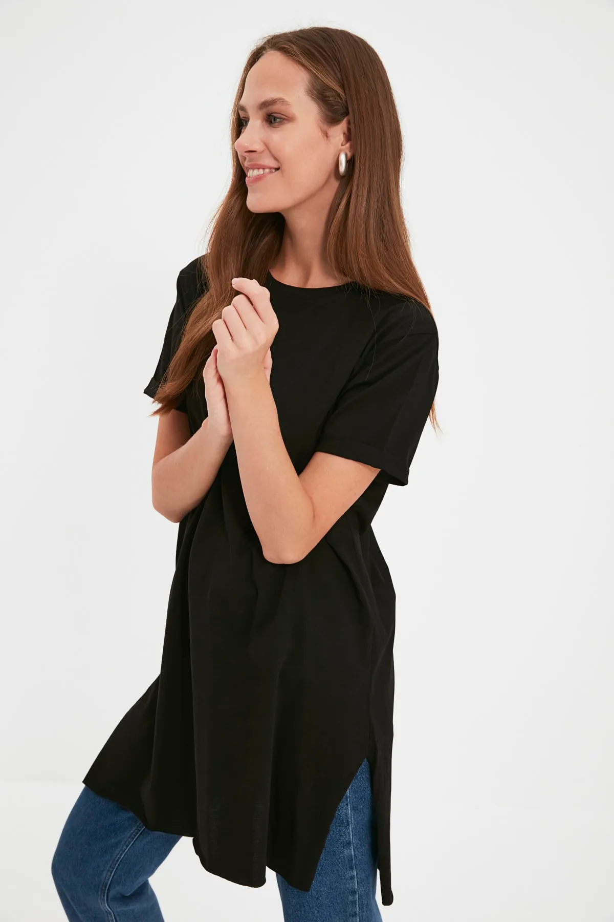 Trendyol Modest  Schwarz-weißes 2er-Pack kurzärmliges Basic-Strick-T-Shirt mit Schlitz und detailliertem Rundhalsausschnitt TCTSS21UK0009