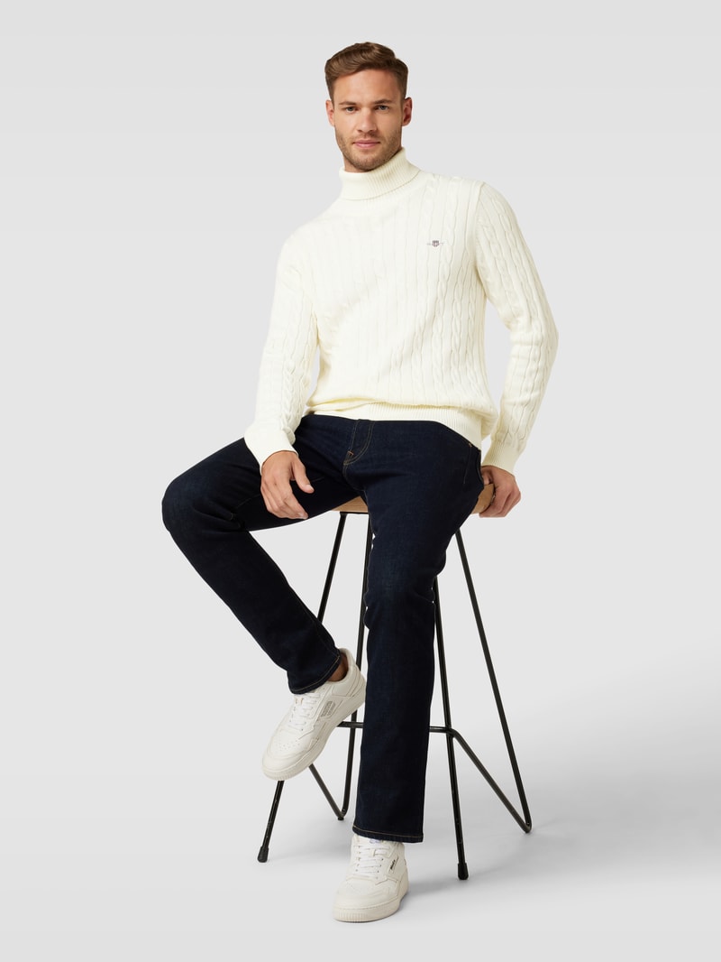 Strickpullover mit Rollkragen in offwhite