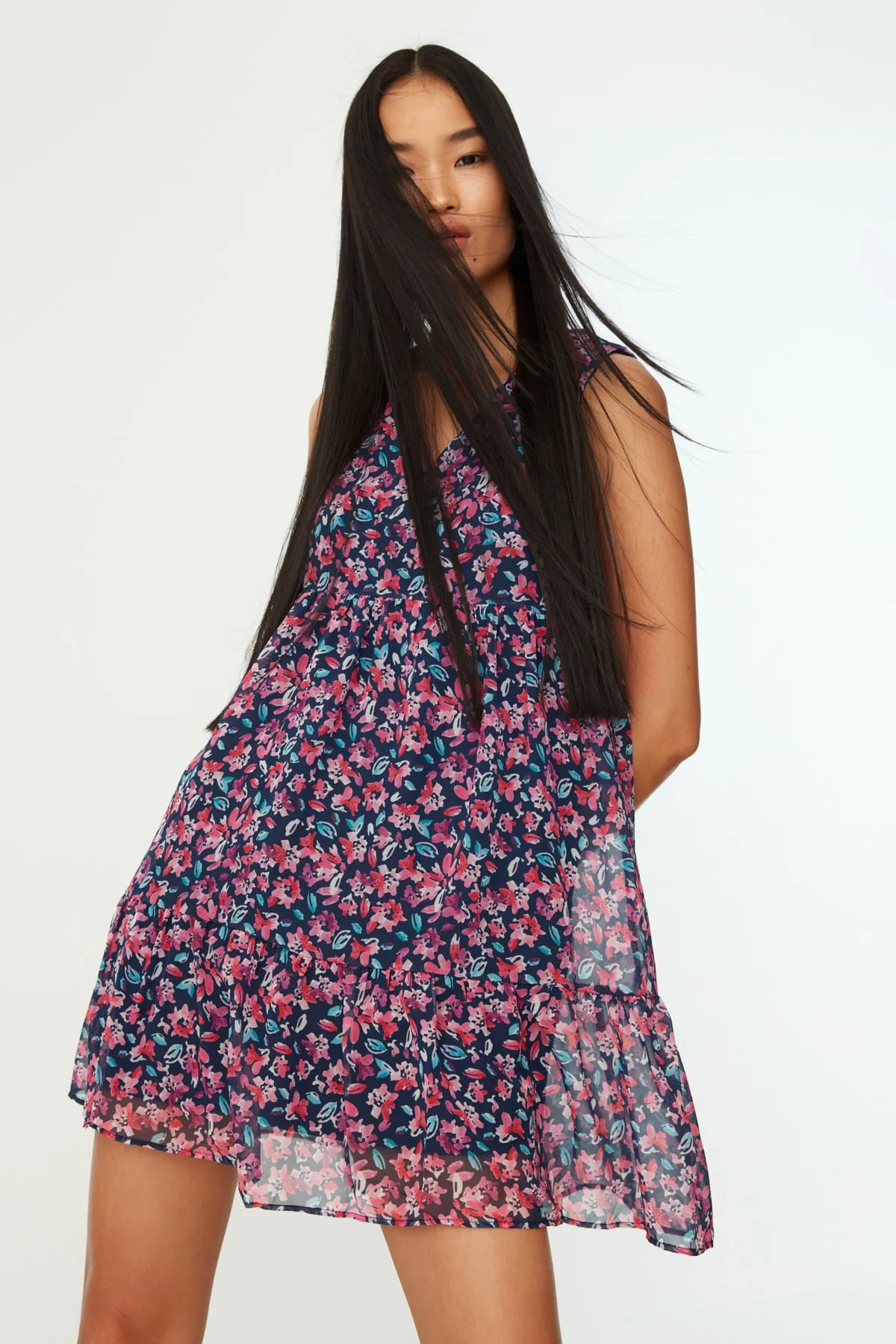 Trendyol Collection  Lila, gerade geschnittenes, gewebtes, gefüttertes, floral gemustertes Minikleid TWOSS20EL2329