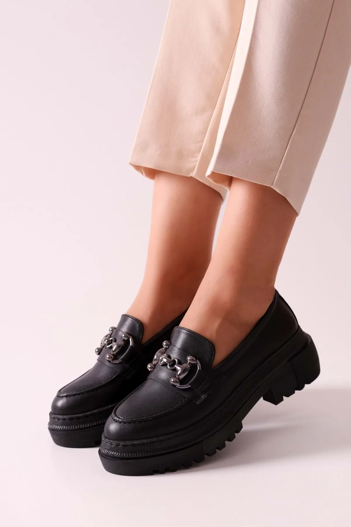 Shoeberry  Damen Rex Black Skin Loafer mit dicker Sohle und Schnalle Black Skin