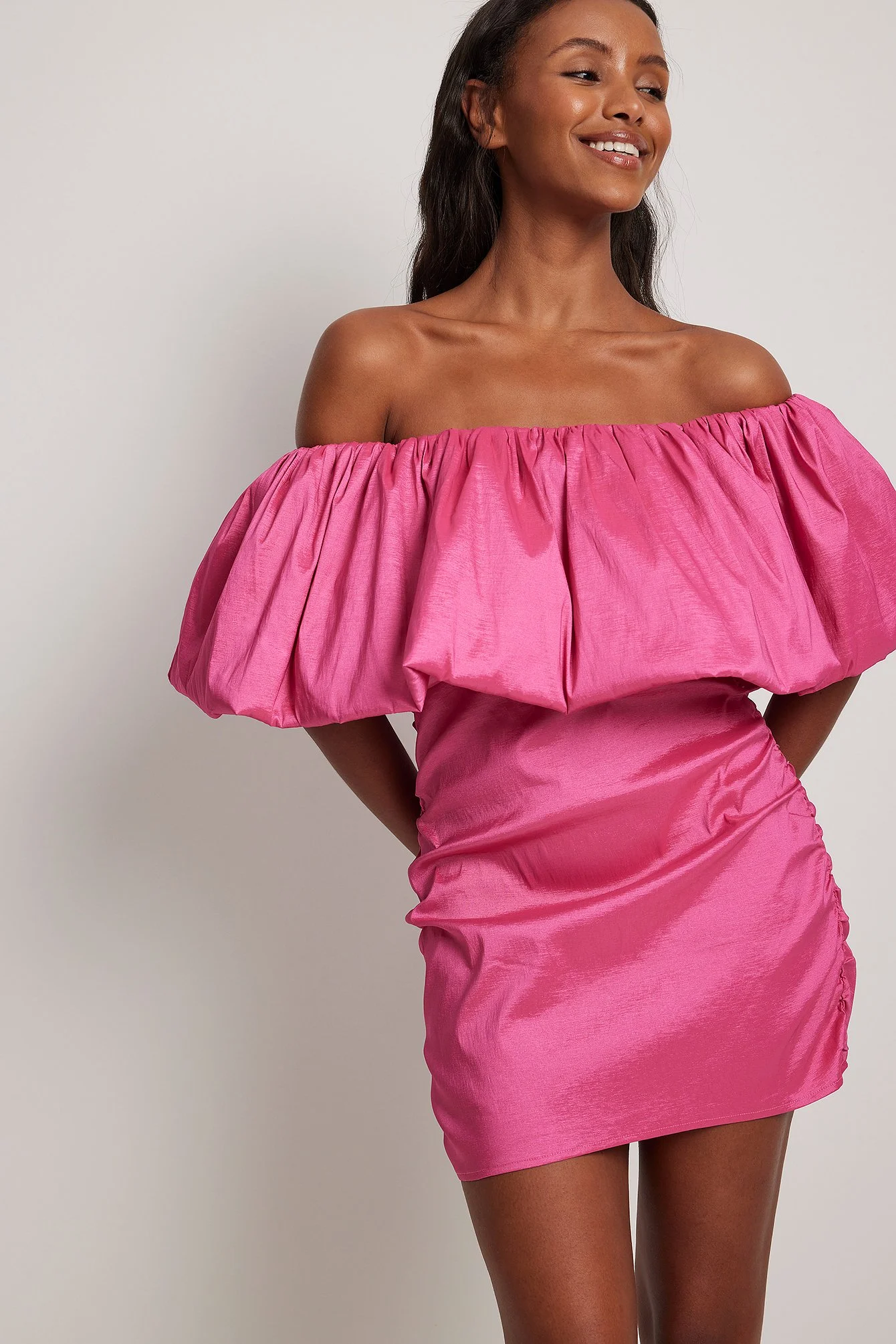 Einarmiges Midikleid