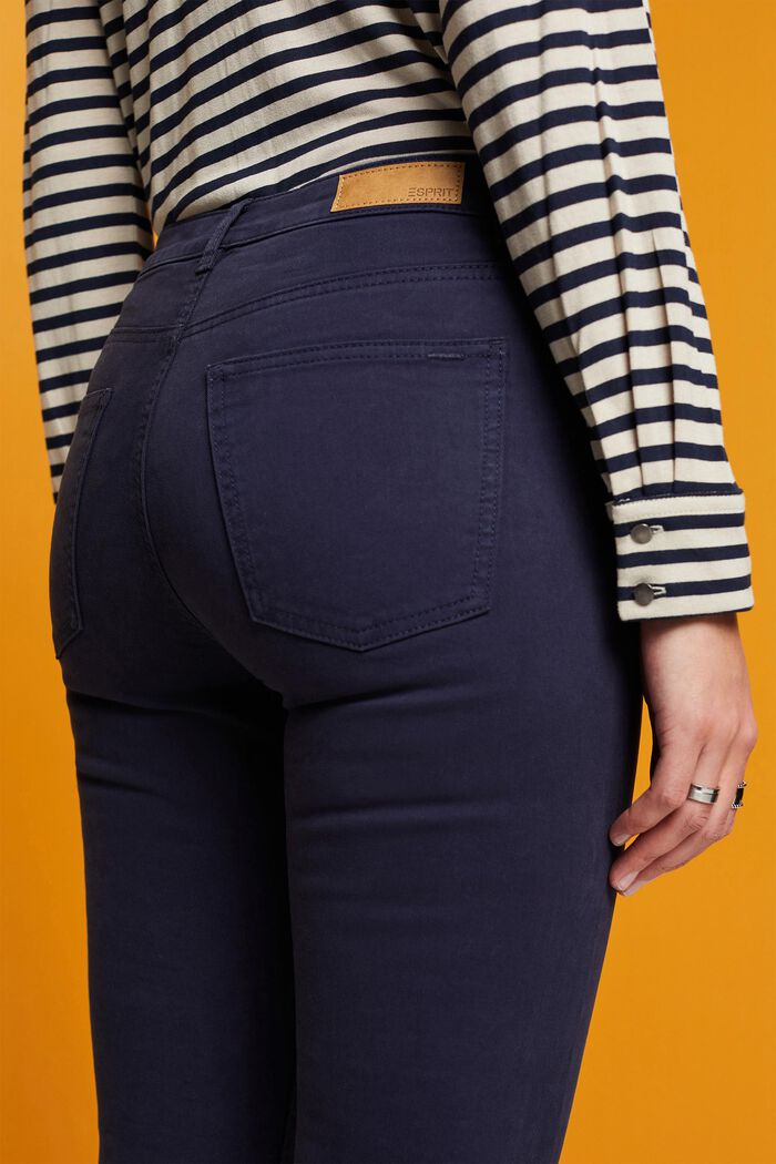 Stretchige Mid-Rise-Hose in Cropped-Länge