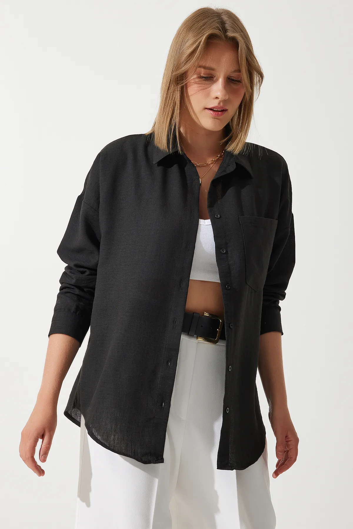 Happiness İstanbul  Schwarzes Oversize-Leinenhemd von Ayrobin für Damen DD01222