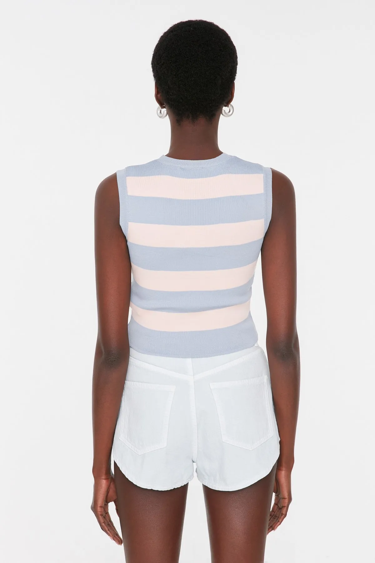 Trendyol Collection  Blaue Crop-Strickbluse mit Streifen TWOSS22BZ1173