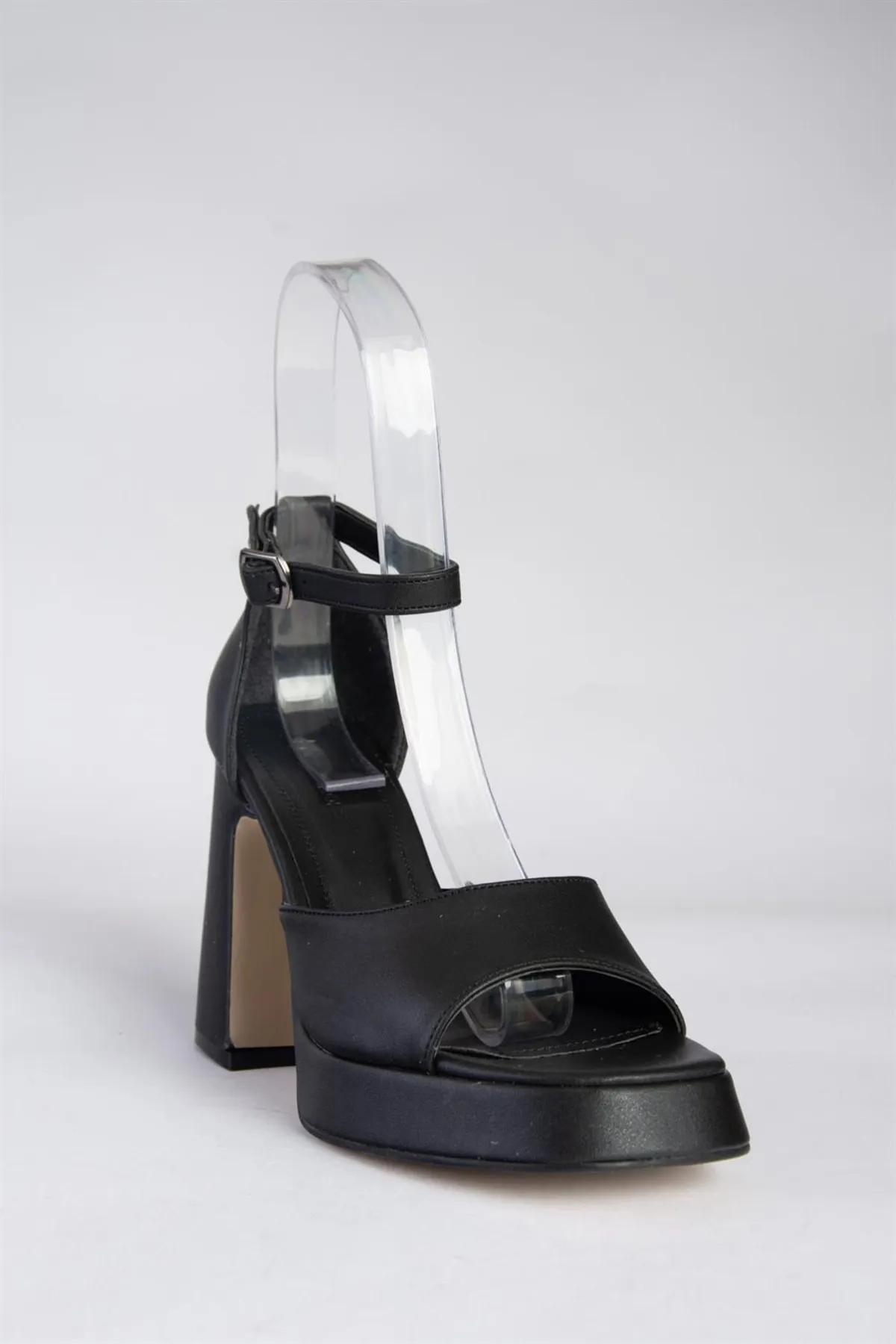 Fox Shoes  Schwarze Damenschuhe mit hohen Absätzen K404100209