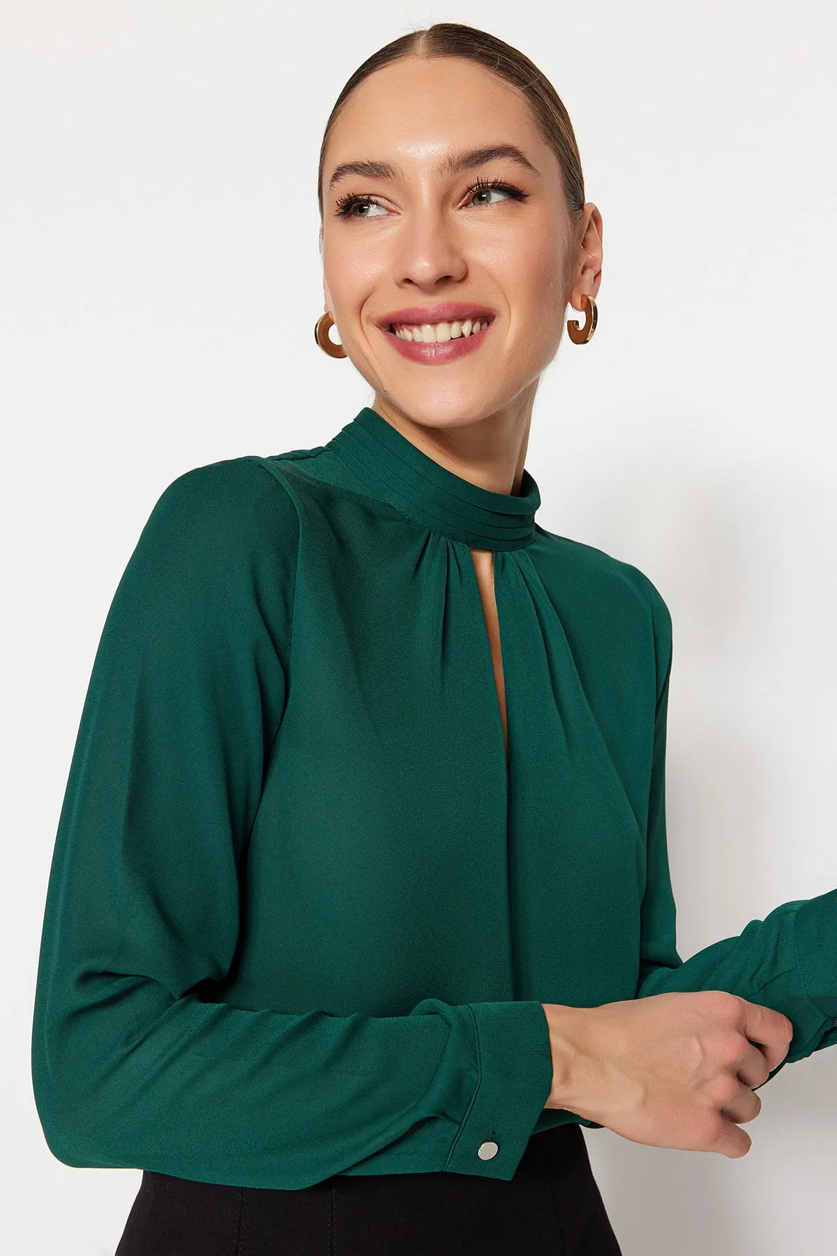 Trendyol Collection  Smaragdgrüne Webbluse mit hohem Kragen TWOAW20BZ0461