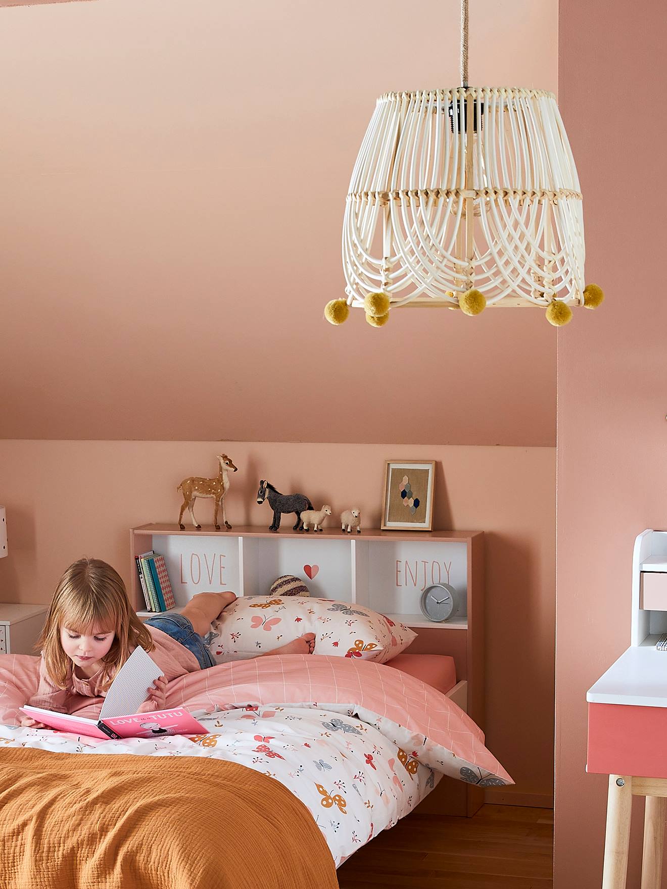 Vertbaudet Kinderzimmer Lampenschirm aus Rattan BOHO - natur/gelbe pompons