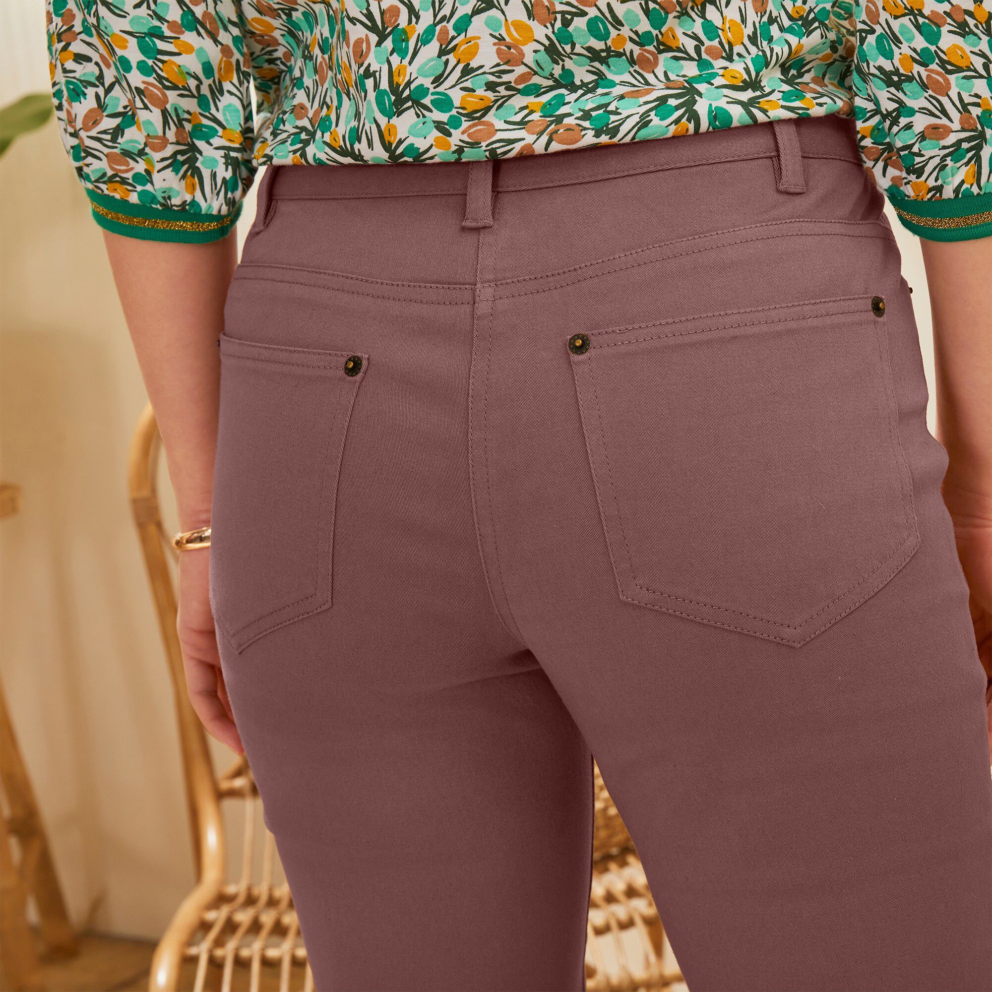 Pantalon fuselé couleur