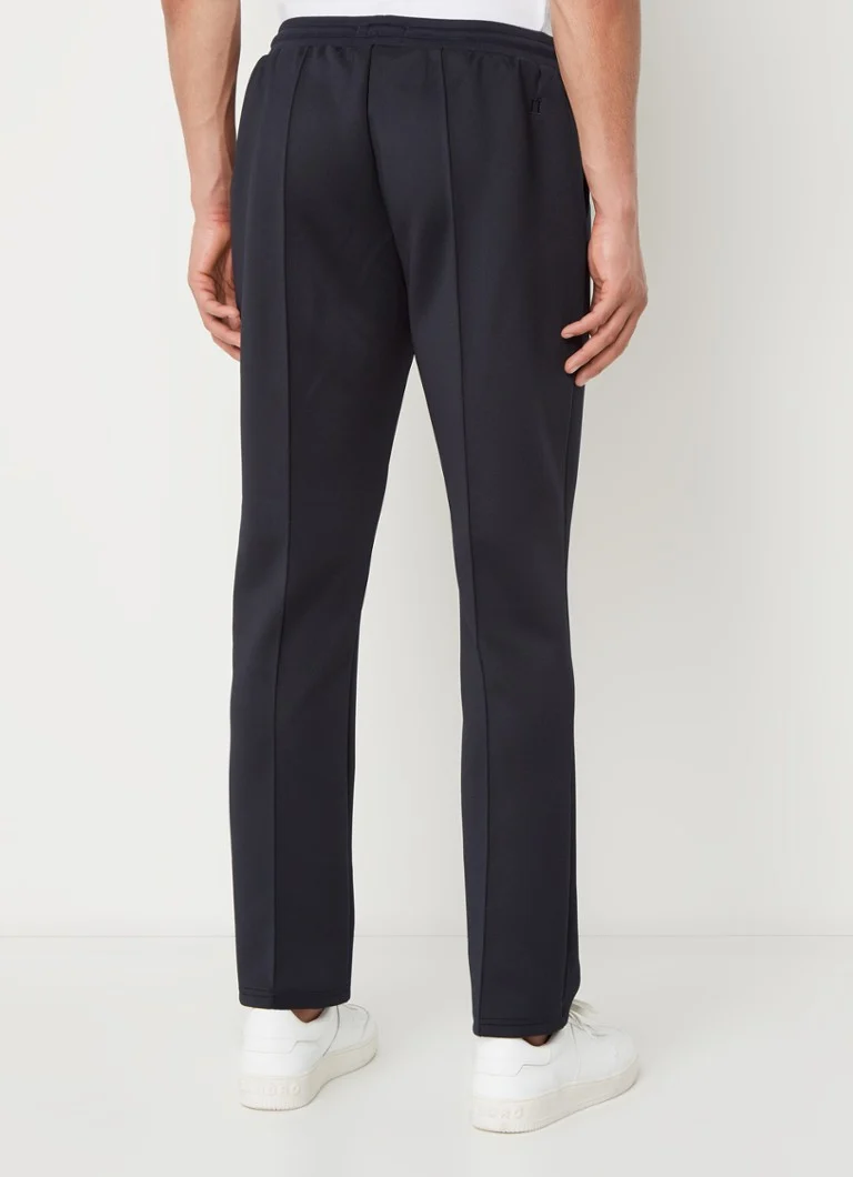 Pantaloni de costum Les Deux Ballier cu croi drept, buzunare laterale și logo.