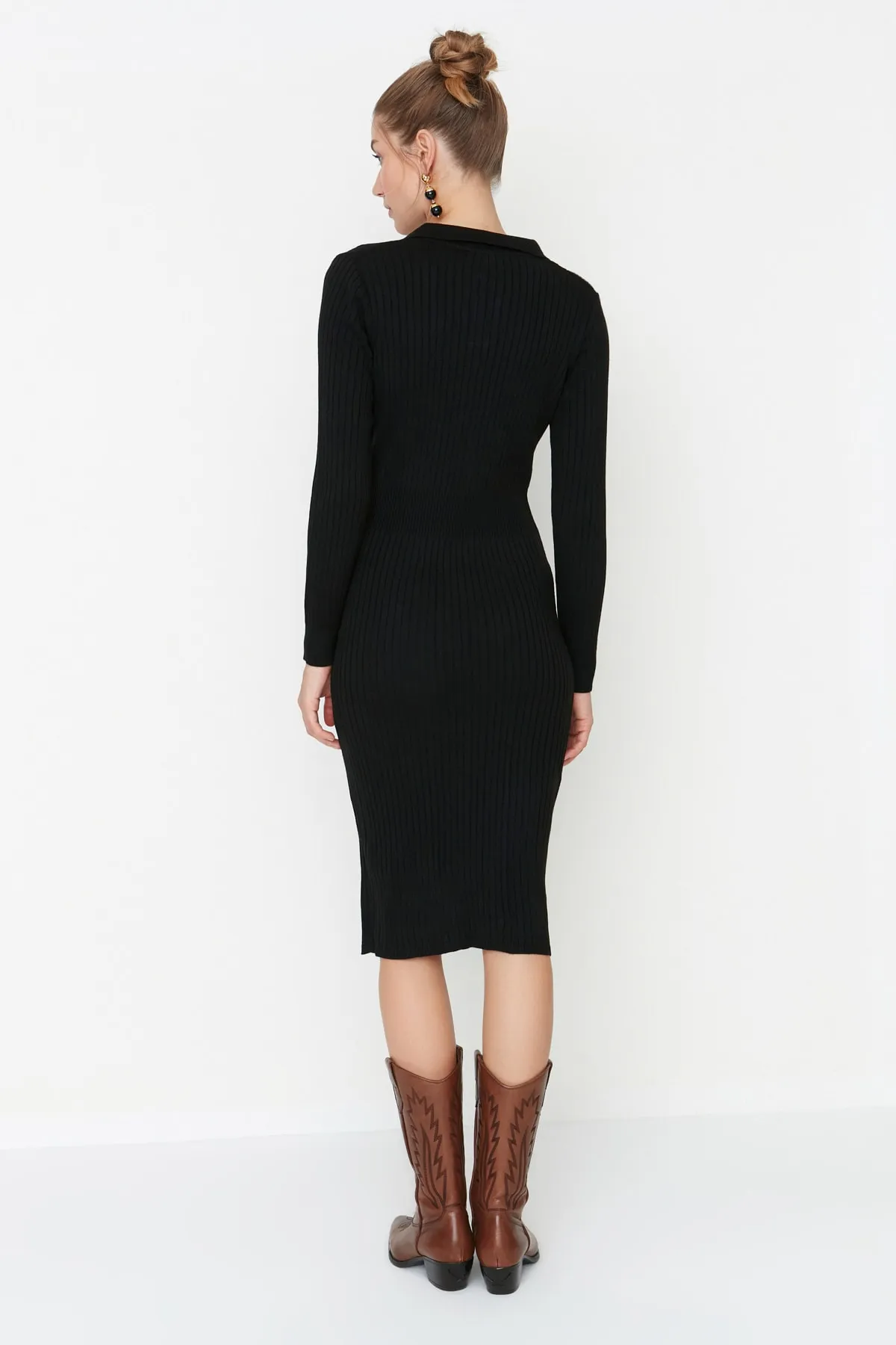 Trendyol Collection  Schwarzes schwarzes Midi-Strickkleid mit Rollkragen TWOAW22EL1376 Kleid TWOAW22EL1376