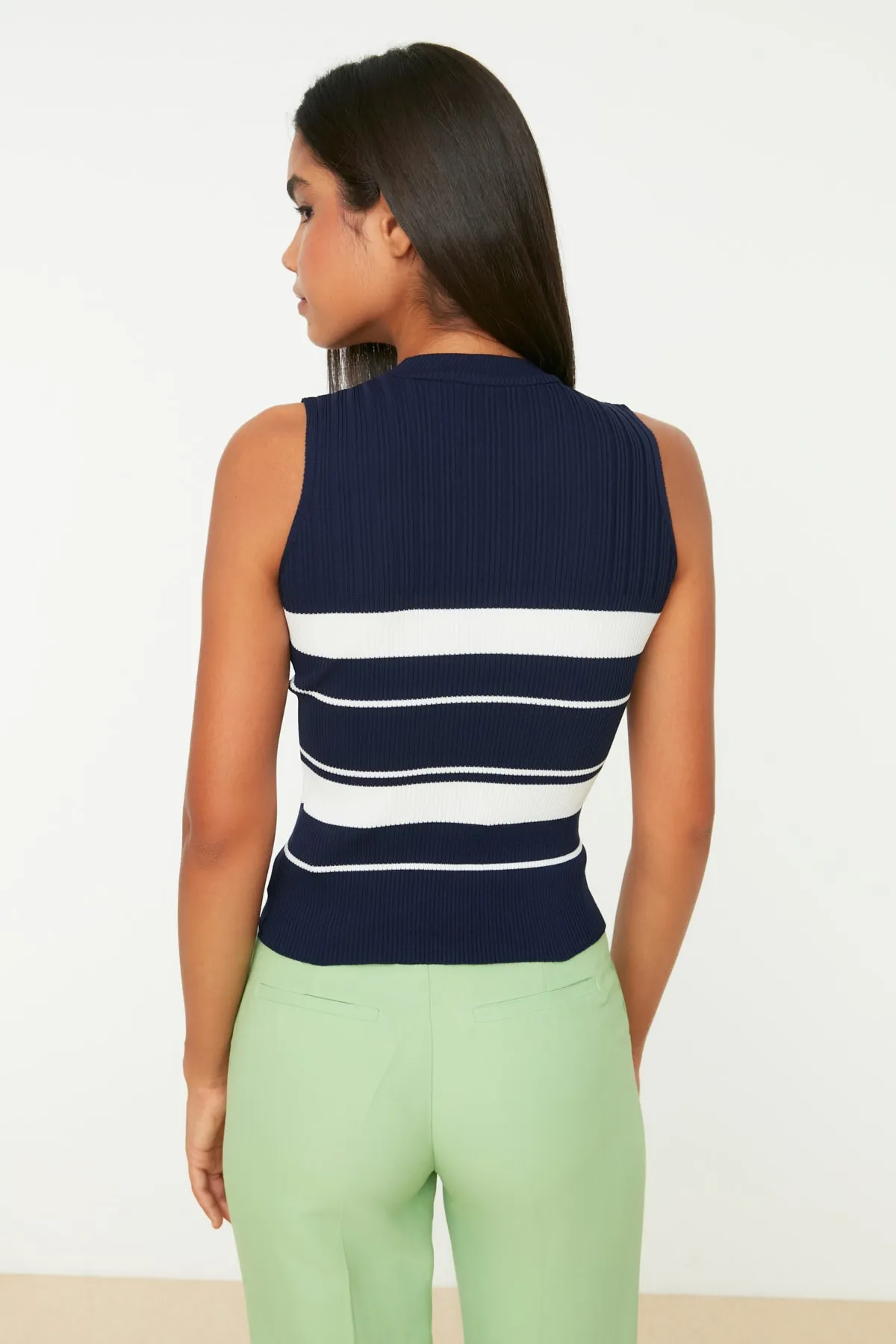 Trendyol Collection  Marineblaue Strickbluse mit Rundhalsausschnitt TWOSS21BZ0370