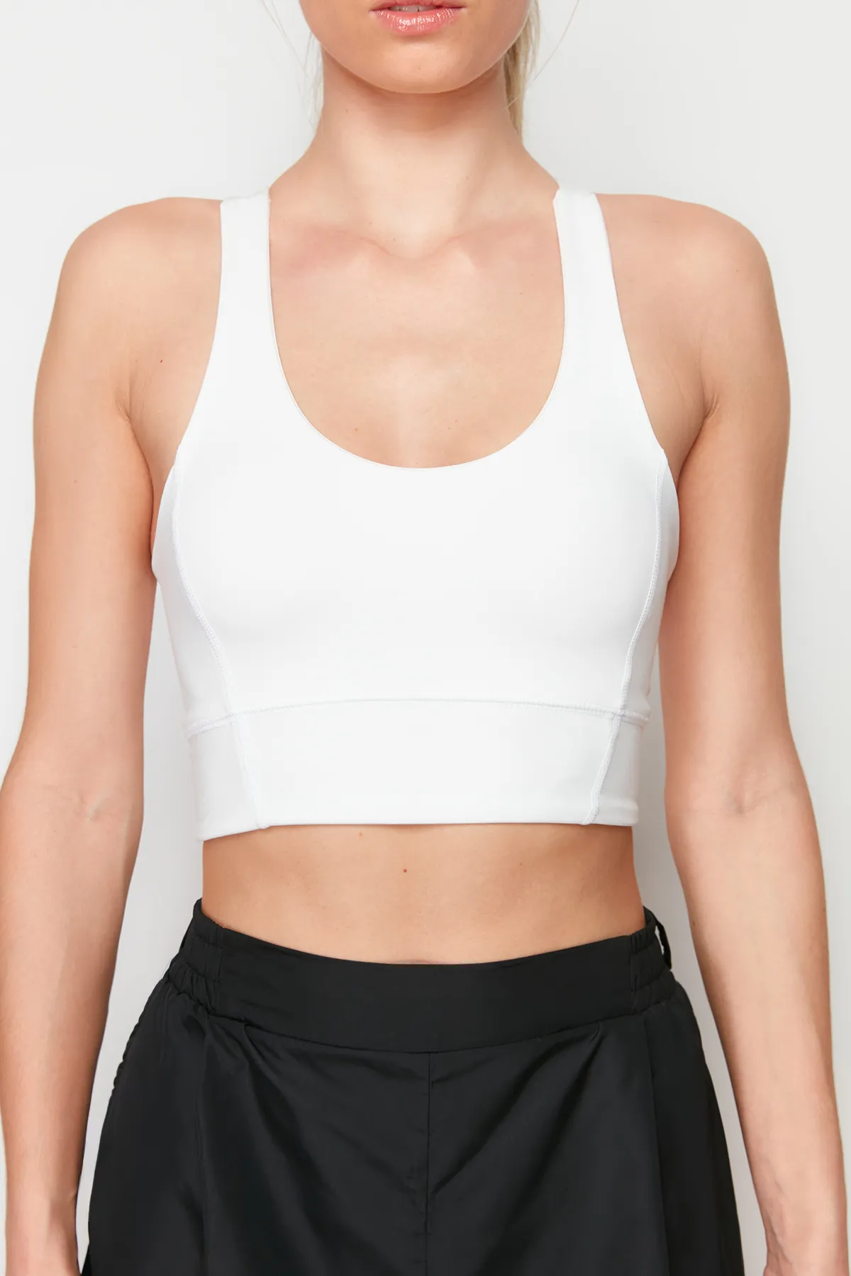 Trendyol Collection  Weißer, gestützter/formender Neckholder-Sport-BH aus Strick THMSS24SS00032