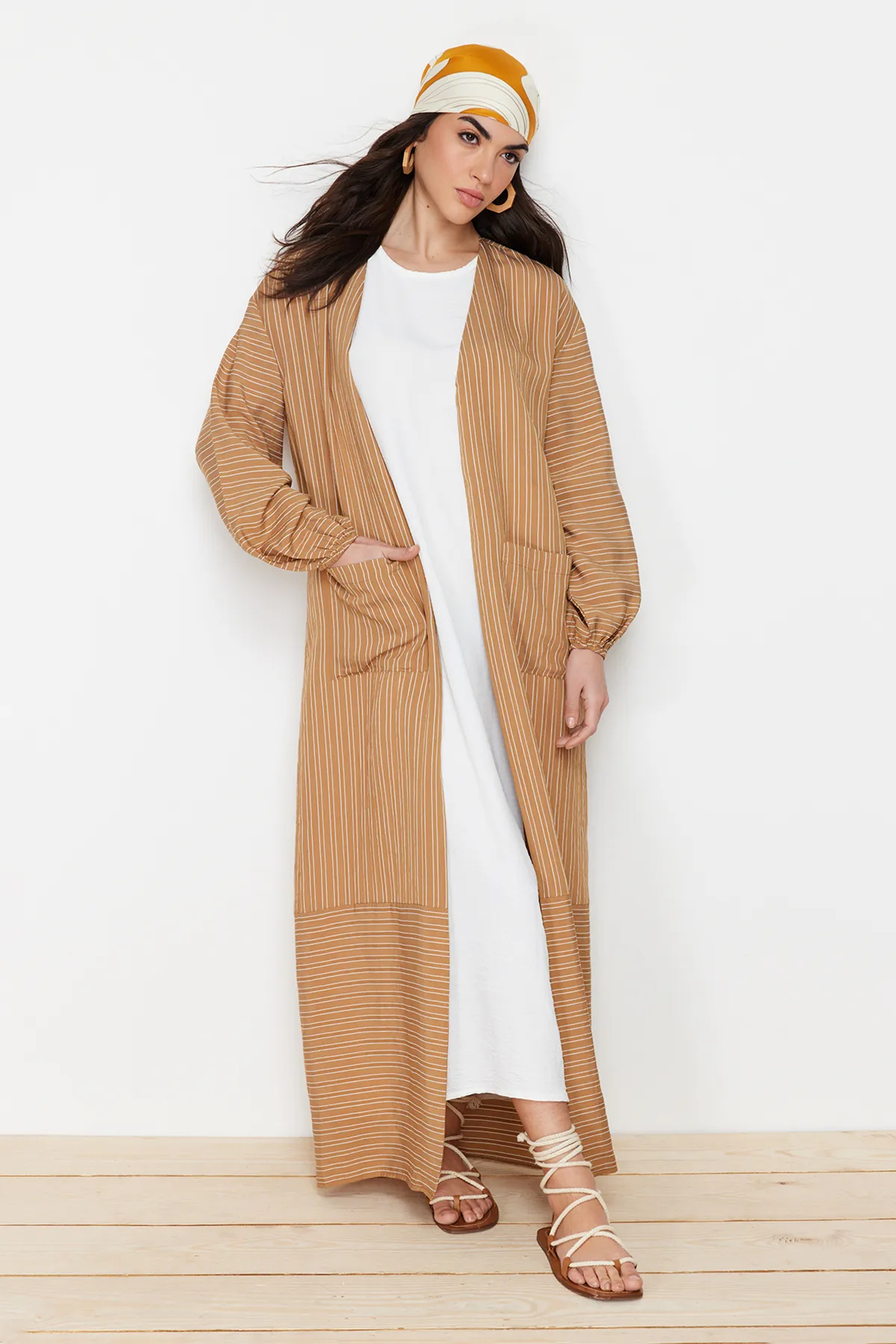 Trendyol Modest  Kamellange, gestreifte, gewebte Mütze in Leinenoptik & Ferace & Abaya TCTSS24KF00003