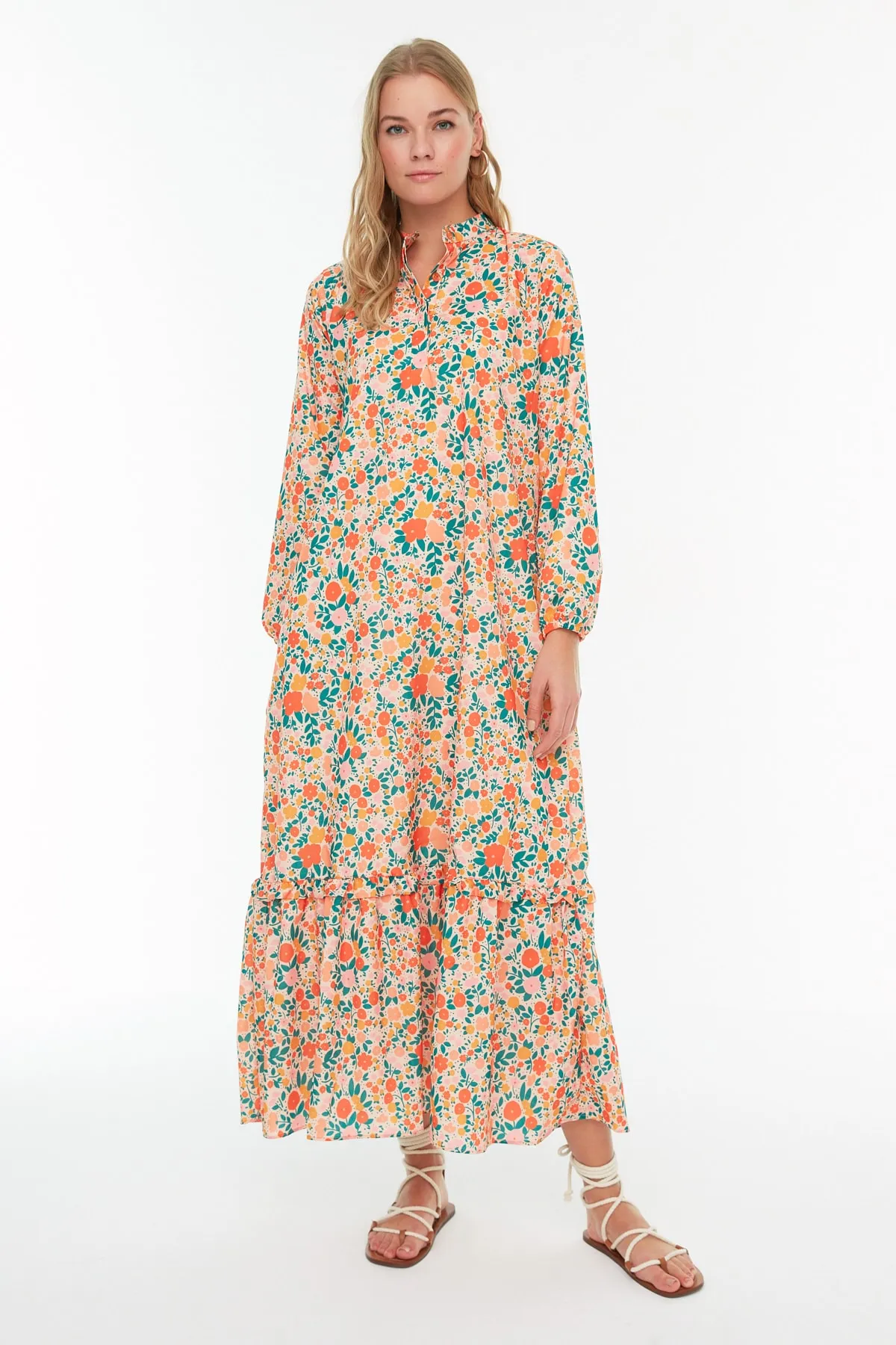 Trendyol Modest  Oranges, florales, gewebtes Kleid mit halber Knopfleiste und Rüschenspitze, gefüttert TCTSS21EL3353