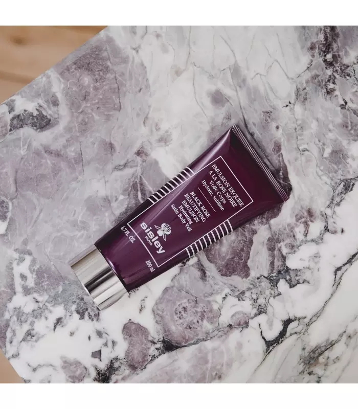 EMULSION EXQUISE A LA ROSE NOIRE Soin corps ultra-hydratant et sublimateur