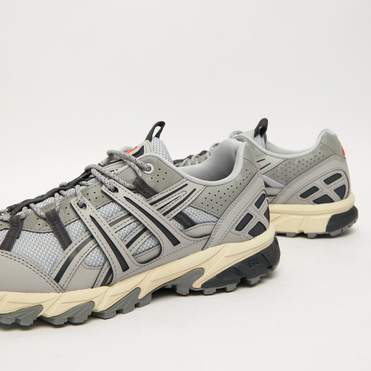 ASICS – Gel-Sonoma 15-50 – Grå, flerfärgade träningsskor
