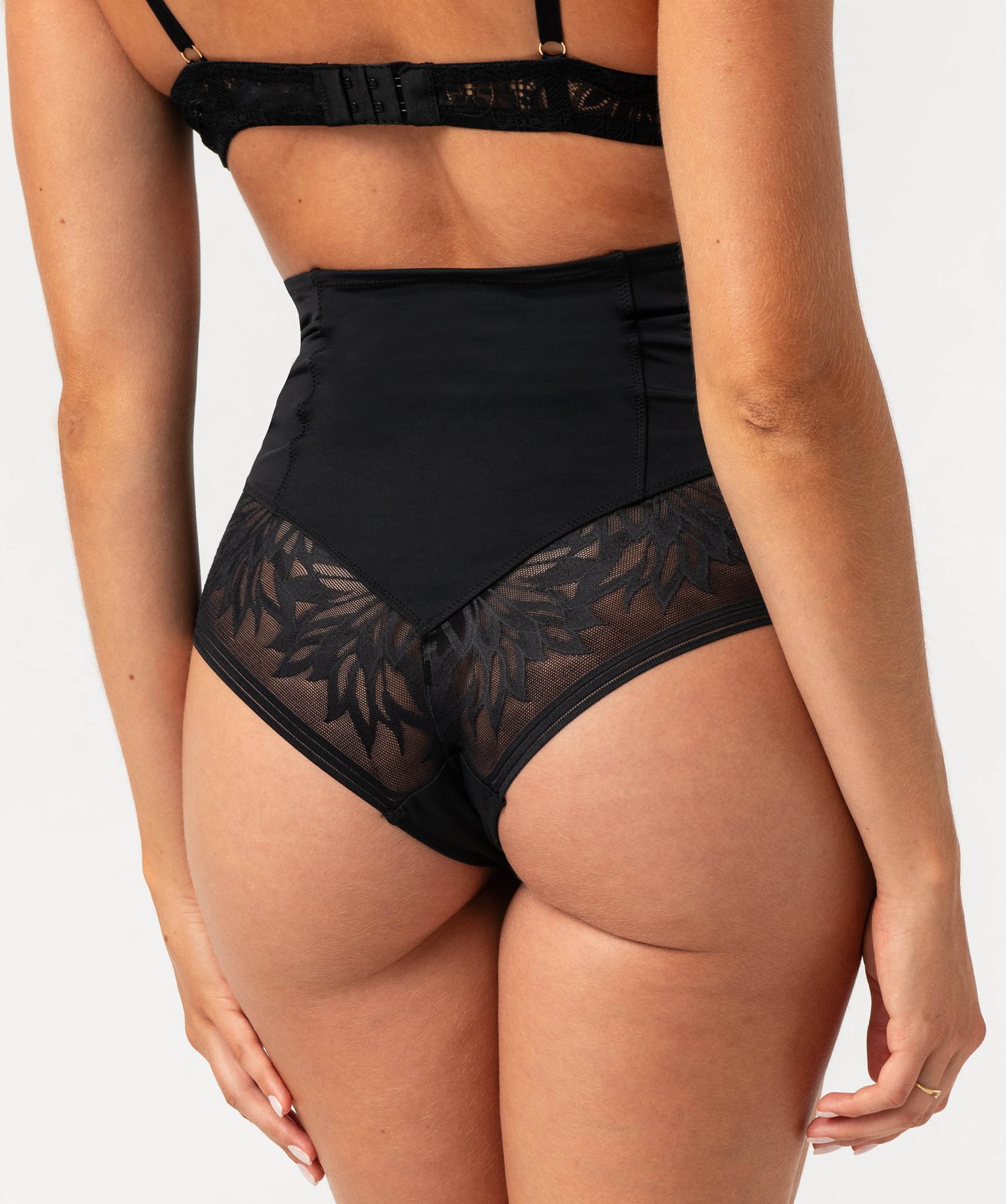 Culotte femme taille haute gainante en dentelle et microfibre noir | GEMO