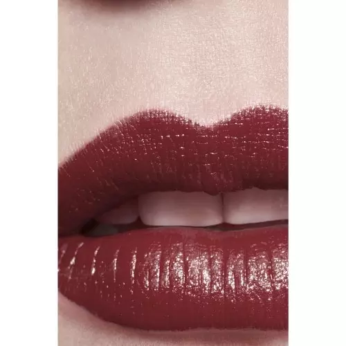 ROUGE ALLURE L'EXTRAIT High-intensity red. an extract of light and care
