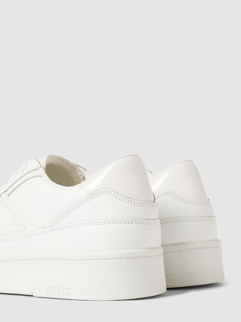 Sneaker mit Schnürverschluss Modell 'SILINA' in weiß