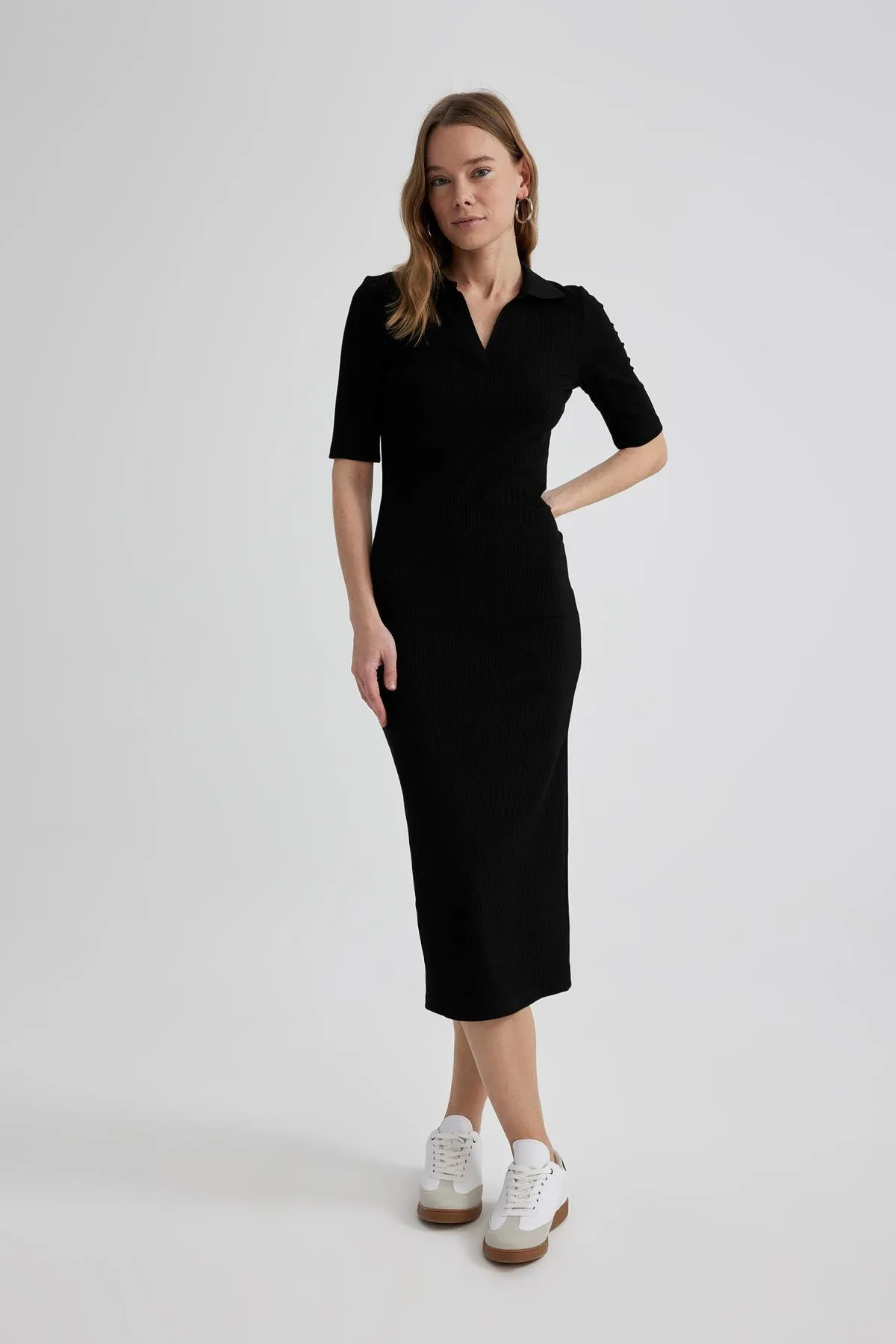 DeFacto  Figurbetontes, geripptes Camisole-Midi-Kurzarmkleid mit Polo-Ausschnitt
