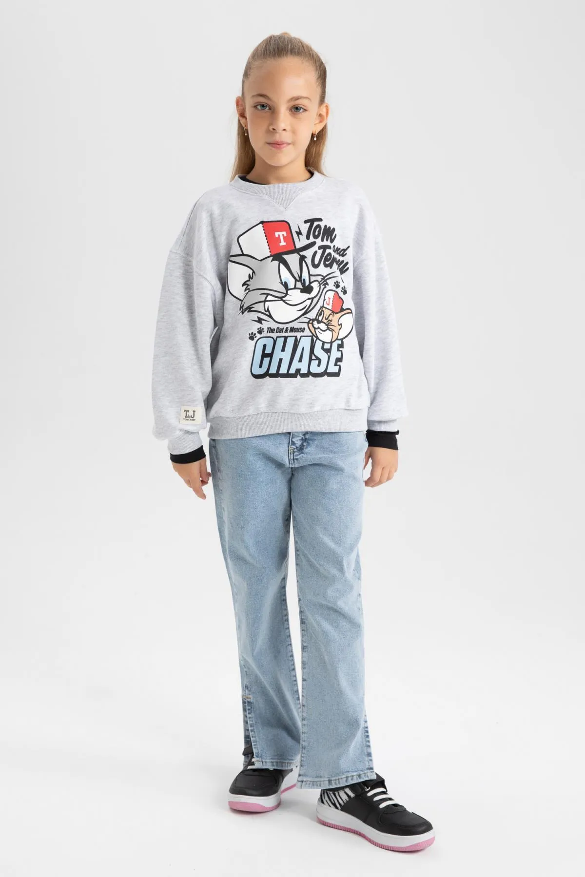 DeFacto  Mädchen-Sweatshirt mit normaler Passform und Rundhalsausschnitt von Tom & Jerry