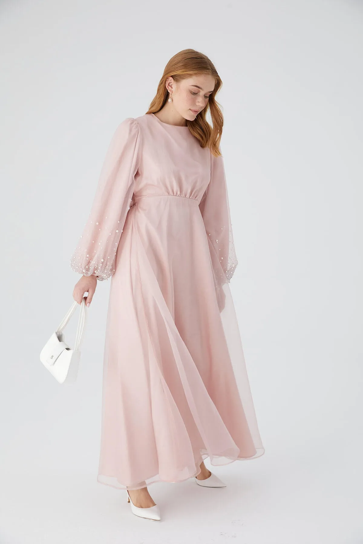 Manuka  Abendkleid aus gesteinigtem Organza in Puder