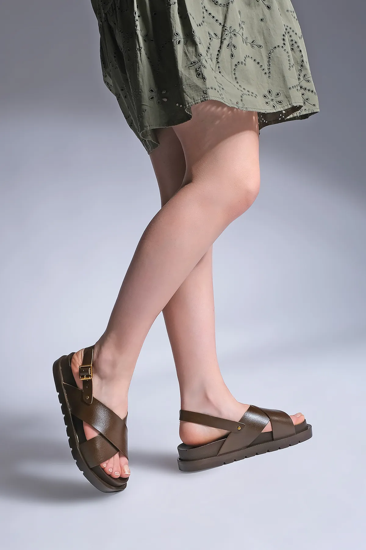 Marjin  Damen-Damensandalen mit Kreuzriemen Usre Brown