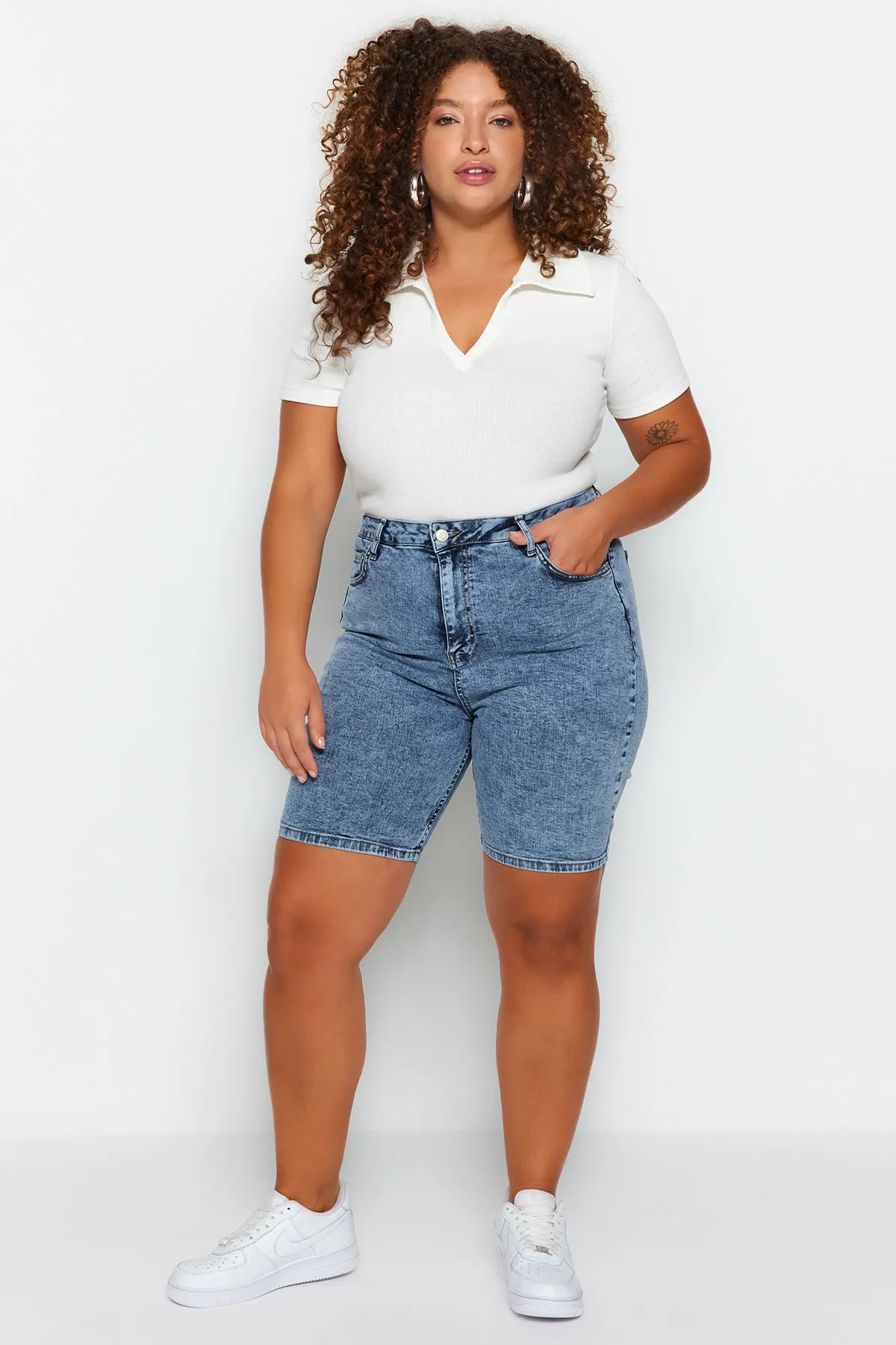 Trendyol Curve  Dunkelblaue, dehnbare Skinny-Shorts und Bermudas mit hoher Taille