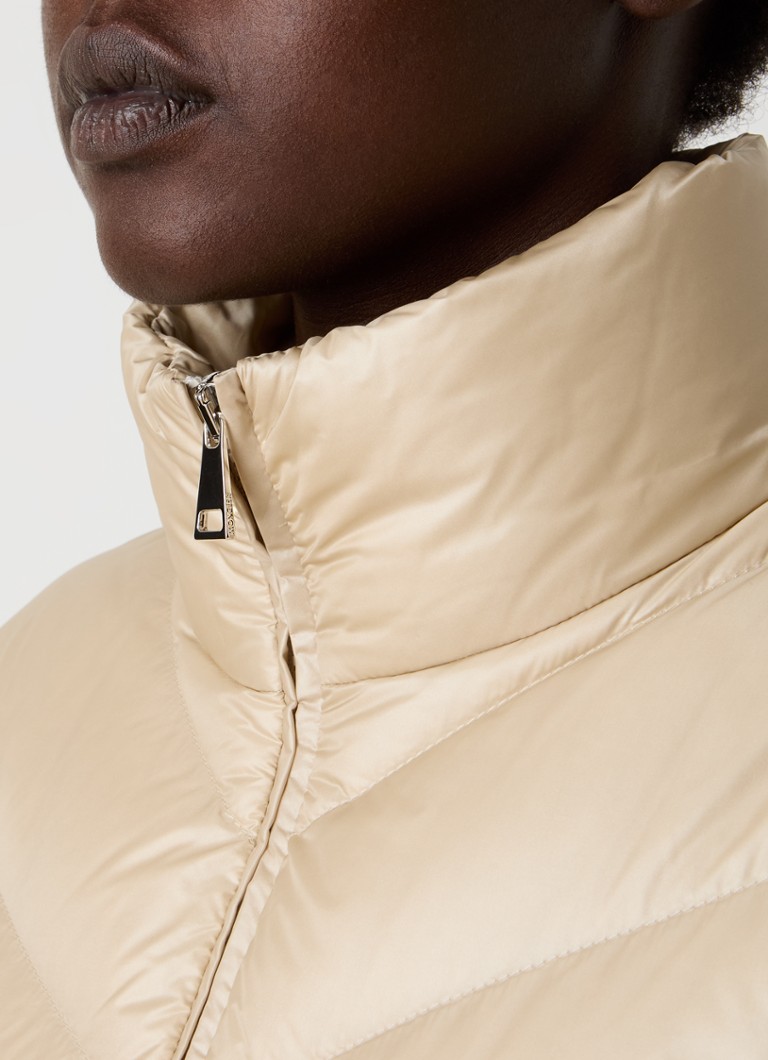 Vestă Moncler confecționată din lână virgină fină cu căptușeală în față și spate.
