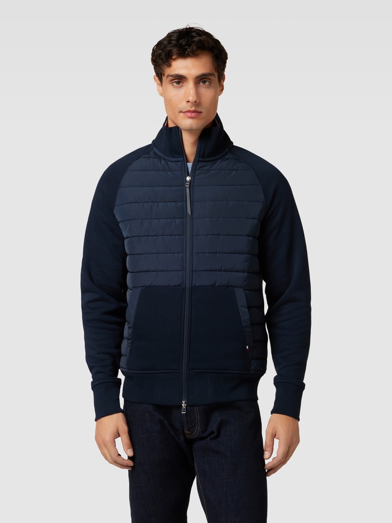 Steppjacke mit seitlichen Eingrifftaschen in marineblau