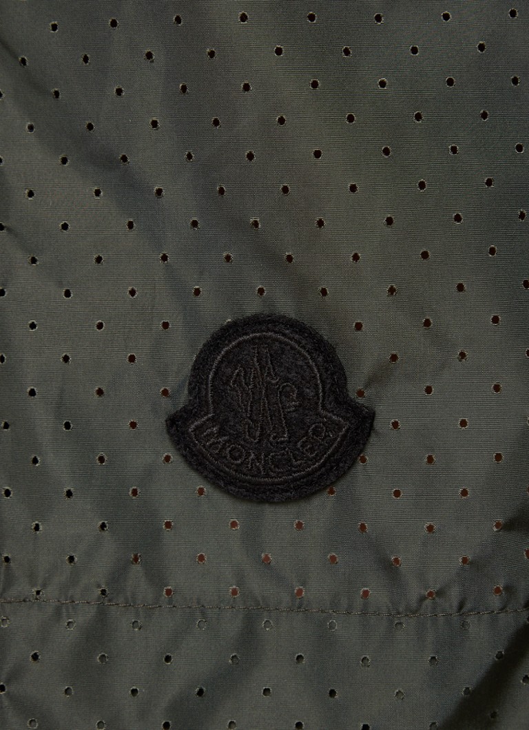 Pantaloni scurți Moncler Born To Protect, croială lejeră
