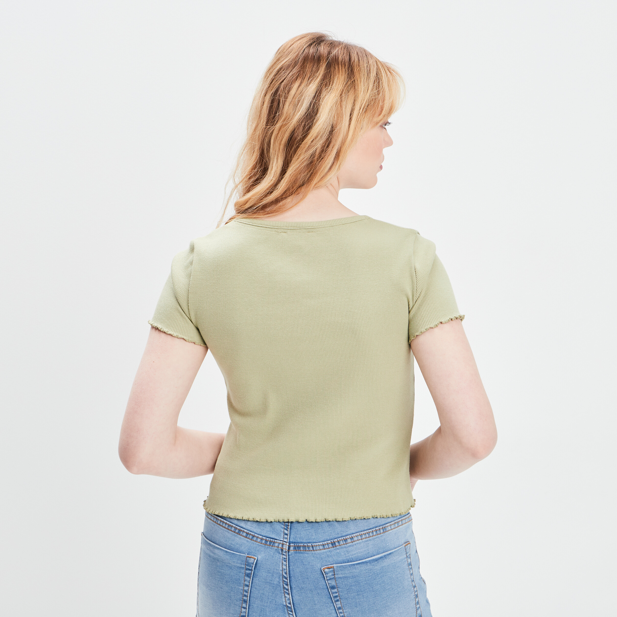 T-shirt court à col en V vert kaki femme | La Halle