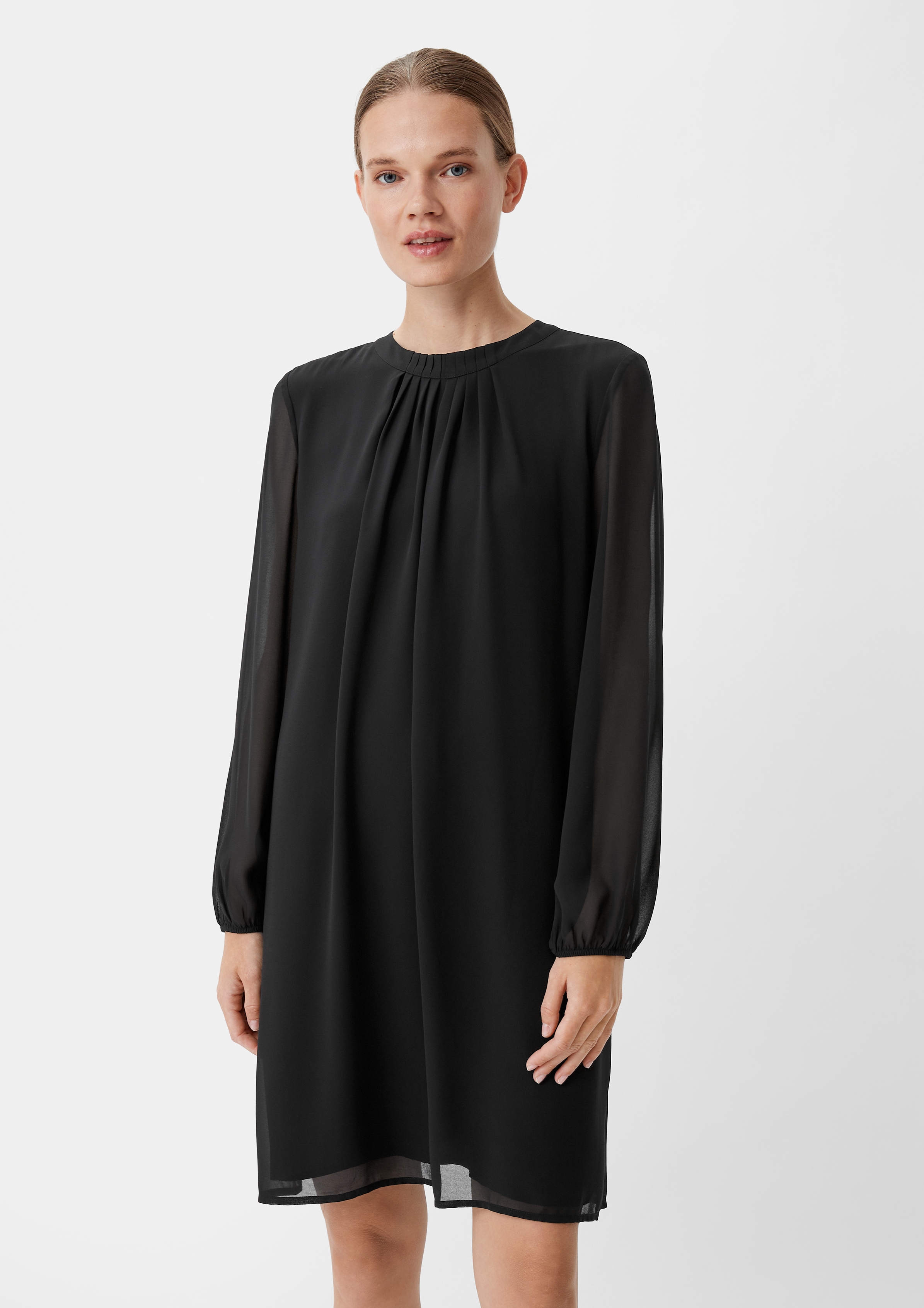 Chiffonkleid mit Plisseefalten - schwarz