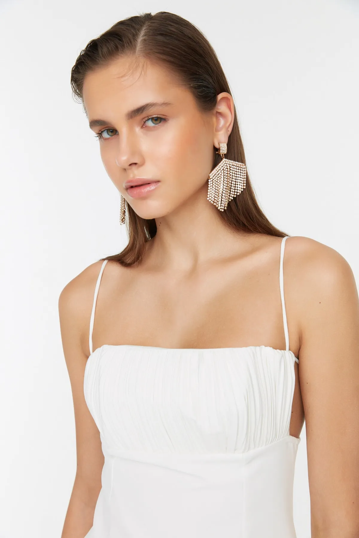 Trendyol Collection  Braut-Abendkleid mit Ecru-Kragen und detailliertem Ausschnitt TPRSS22EL3197