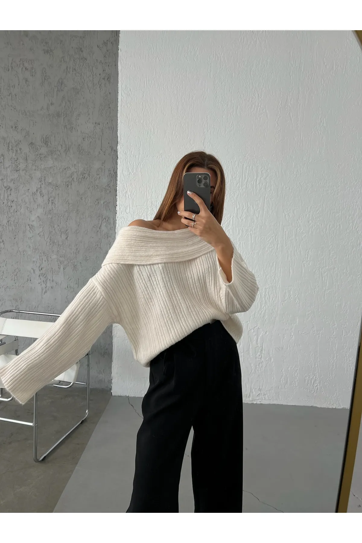 Laluvia  Cremefarbener, gerippter Pullover mit U-Ausschnitt