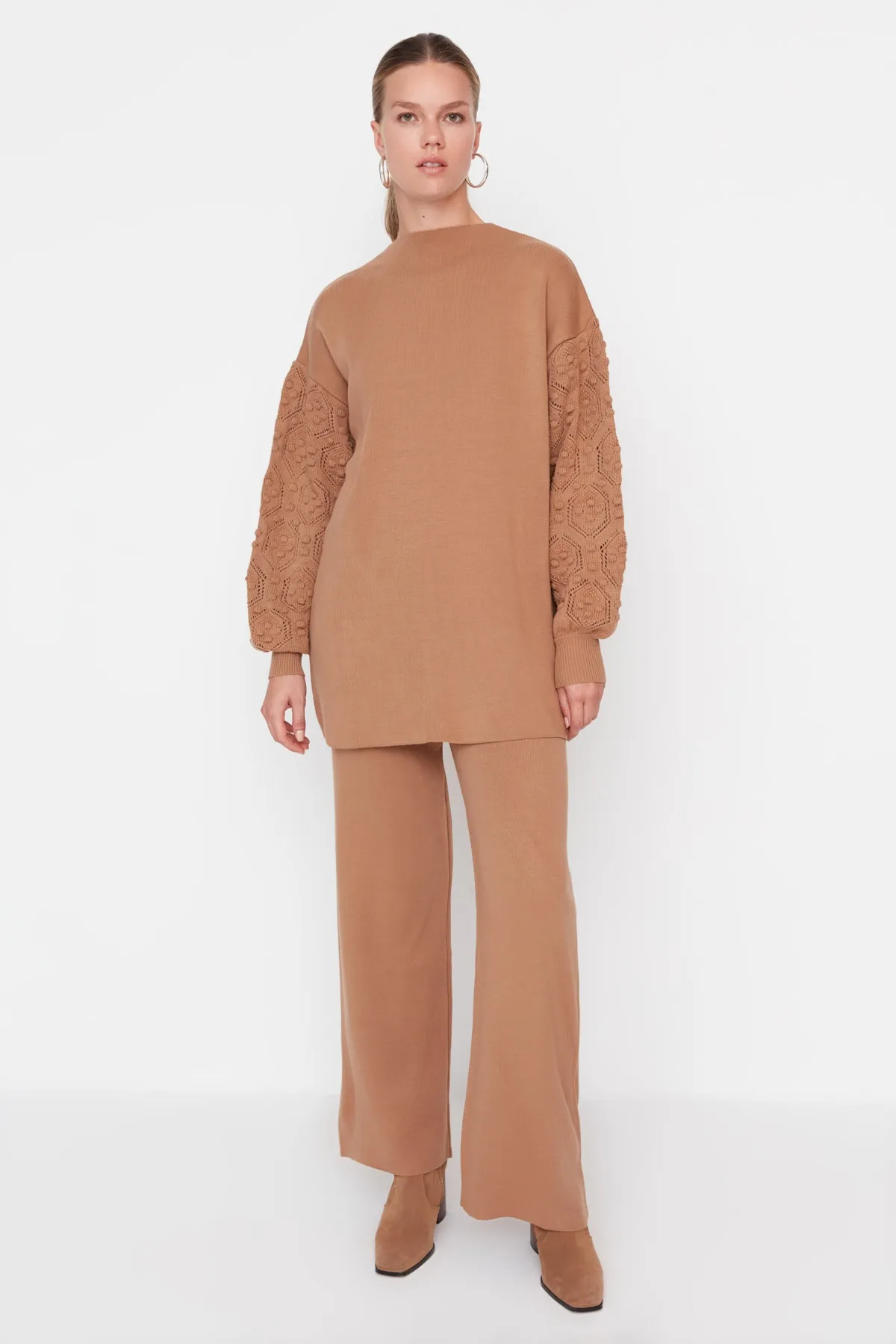 Trendyol Modest  Beiges durchbrochenes Strickpullover-Hosen-Strickwarenset mit Ärmeln TCTAW23US00087