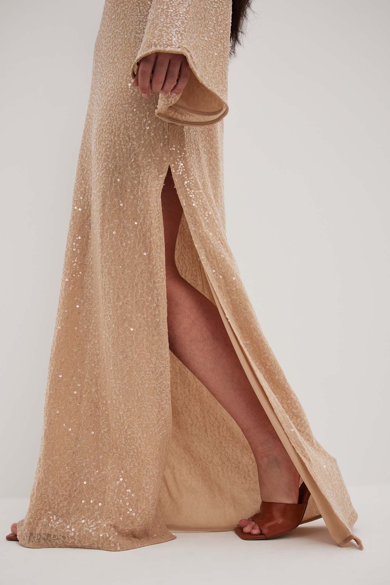 Fließendes Maxikleid mit Pailletten