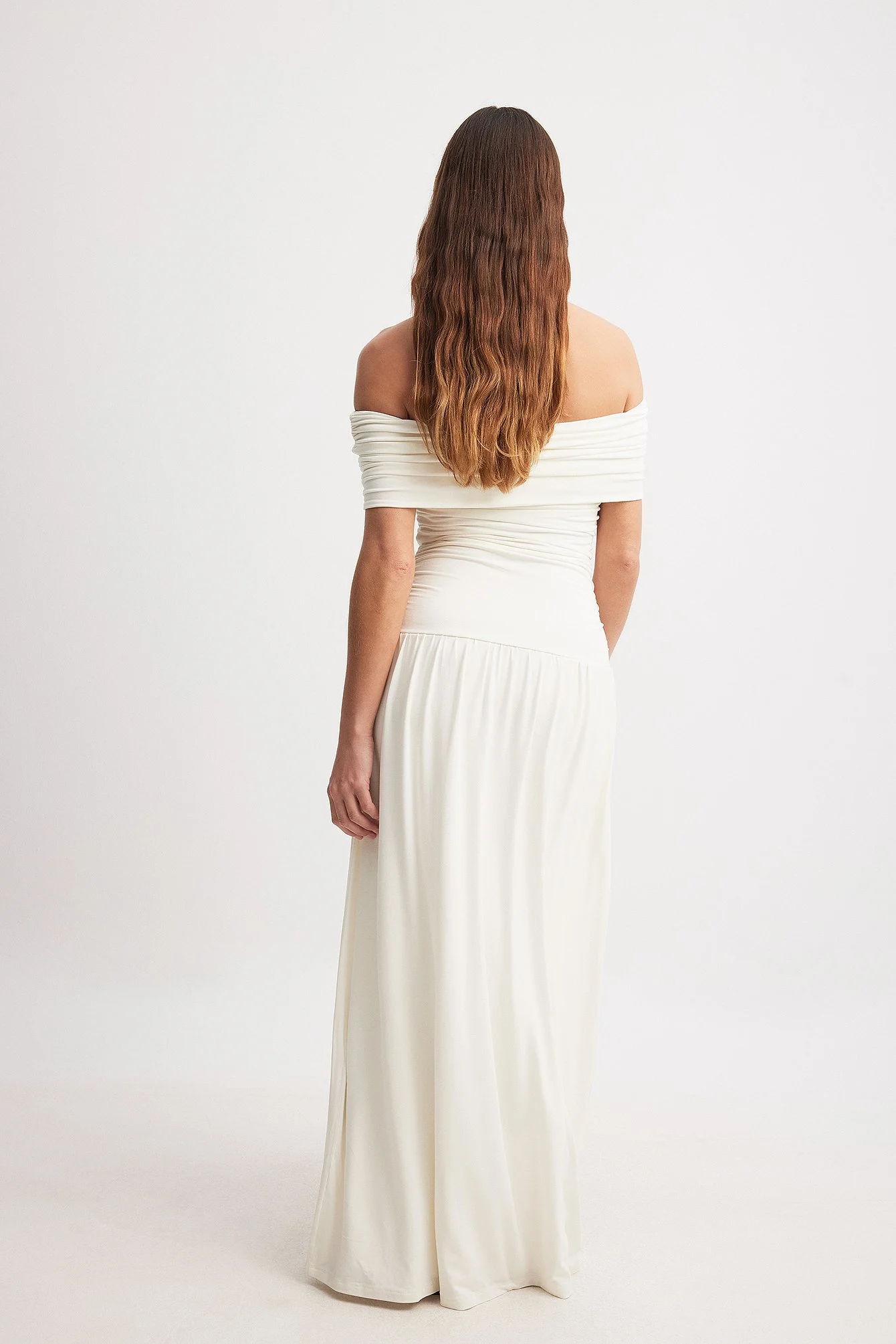 Schulterfreies Maxikleid mit niedriger Taille