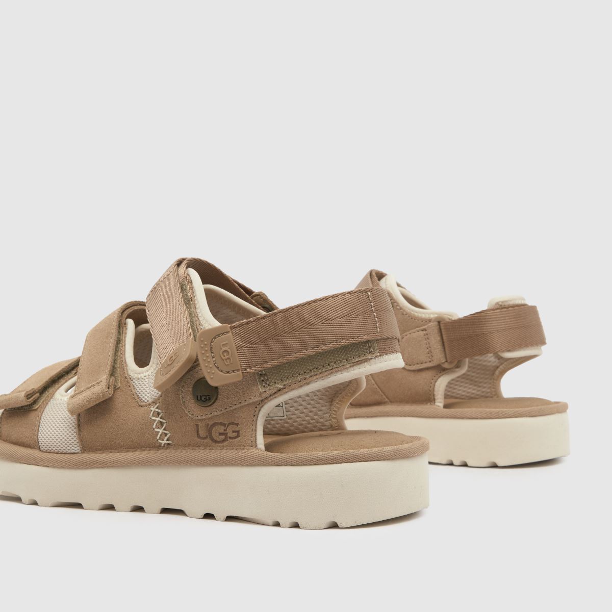 UGG – Goldencoast – Sandfärgade sandaler med flera remmar