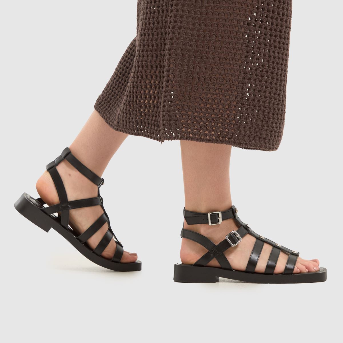Schuh Tempeny szegecses szandál fekete színben
