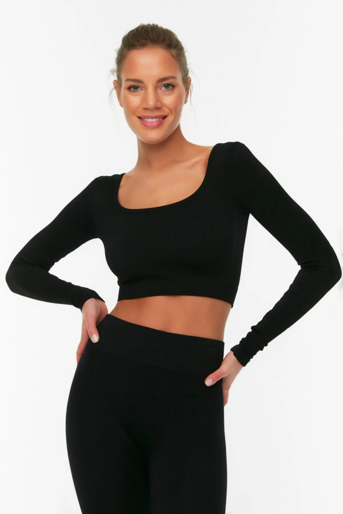 Trendyol Collection  Schwarzes nahtloses/nahtloses, extra dehnbares gestricktes Sportoberteil/Bluse TWOAW22BZ0450