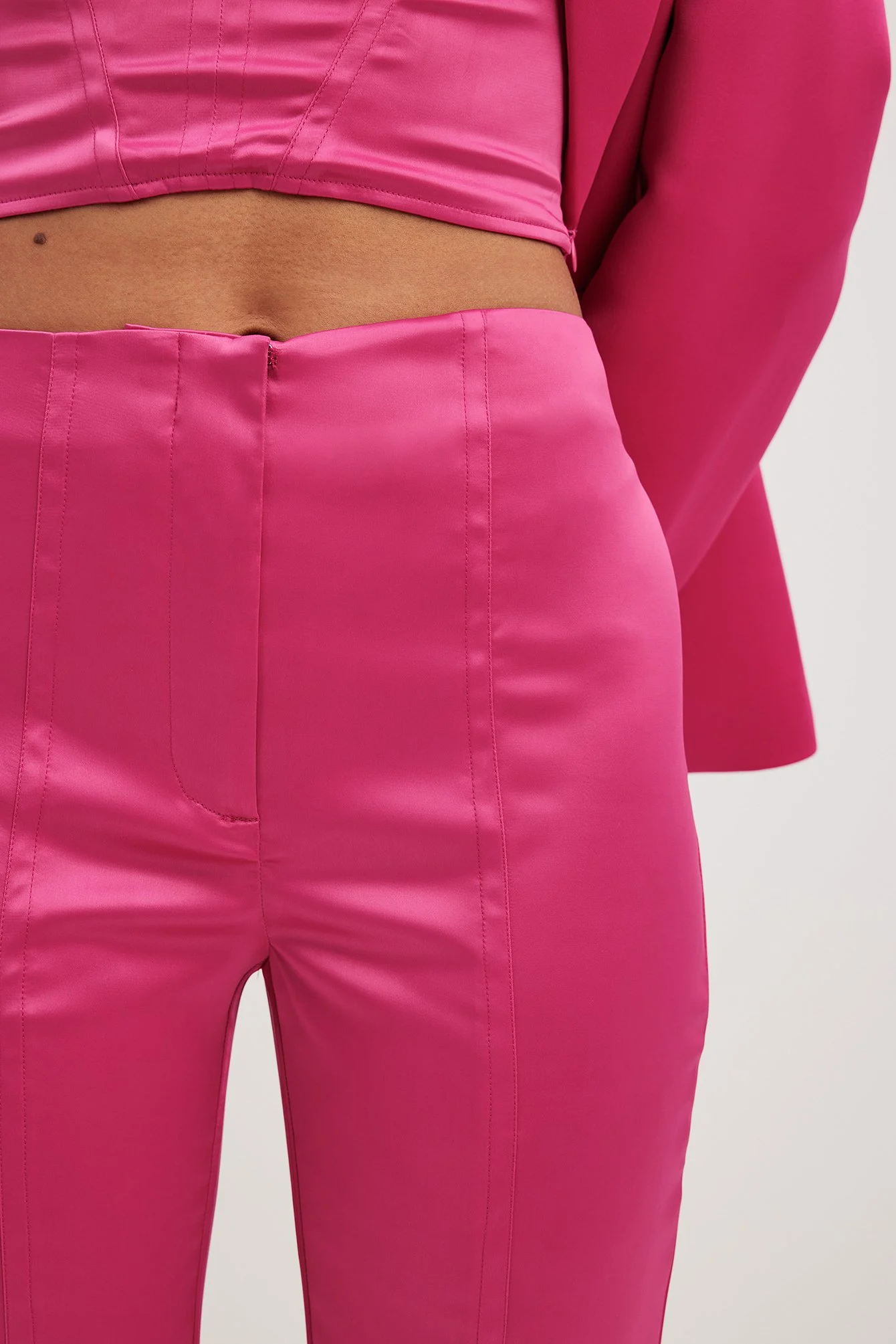 Hochtaillierte Satinhose