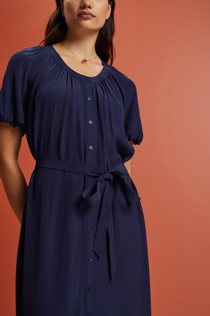 Feminines Hemdblusenkleid