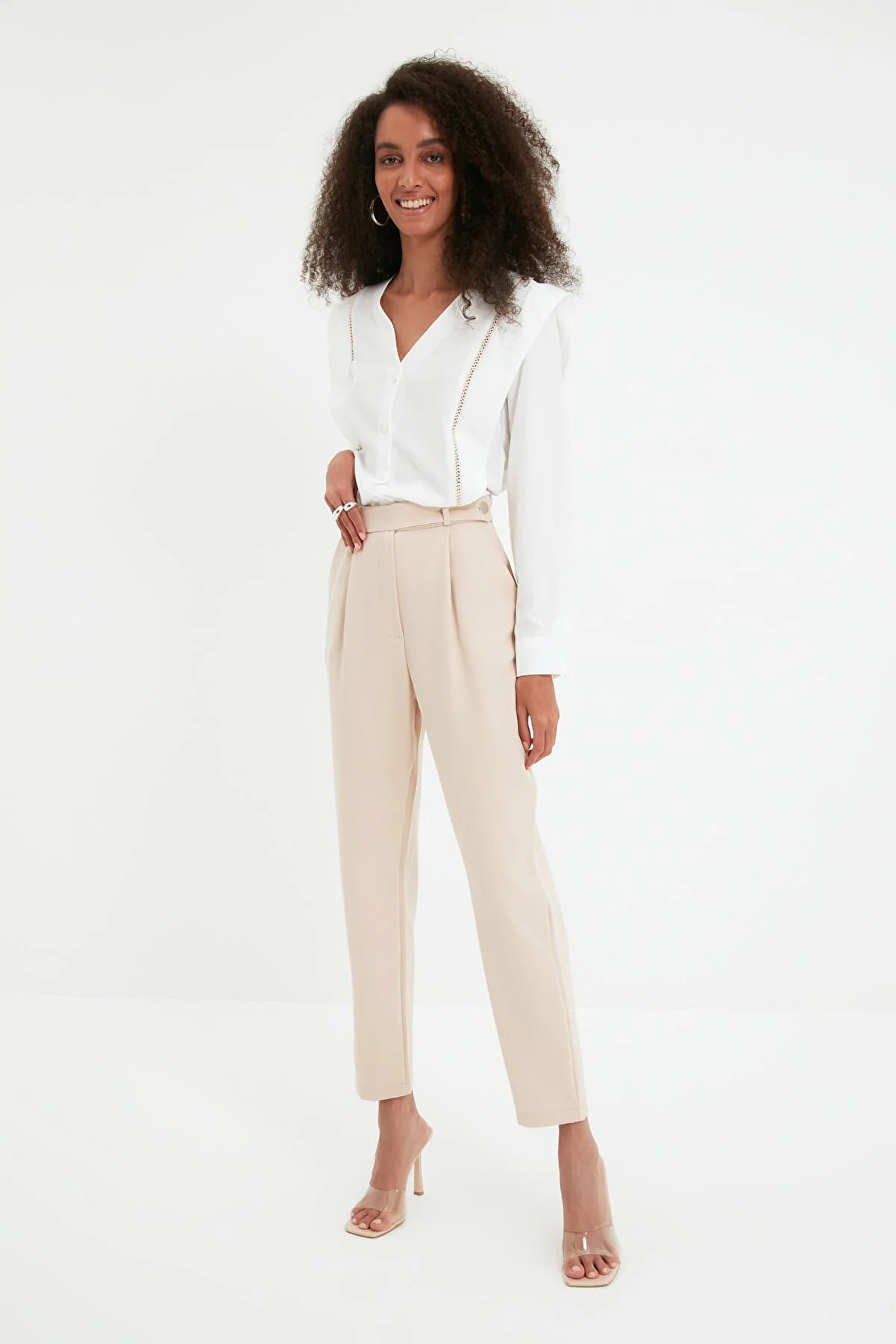 Trendyol Collection  Beigefarbene gewebte Zigarettenhose TWOAW22PL0363
