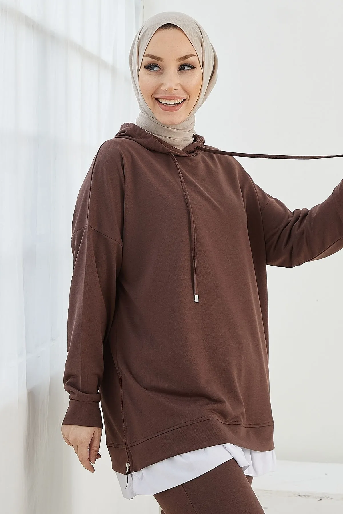 InStyle  Losya Doppelanzug mit Kapuze und seitlichen Reißverschlüssen – Bitterbraun