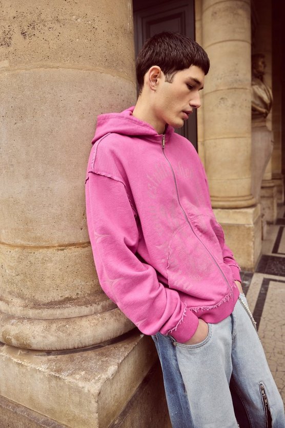 Kastiger Oversize Hoodie mit rohem Saum