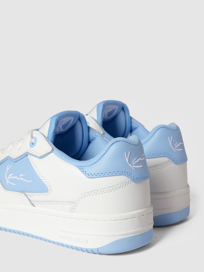 Sneaker mit Label-Details in weiss